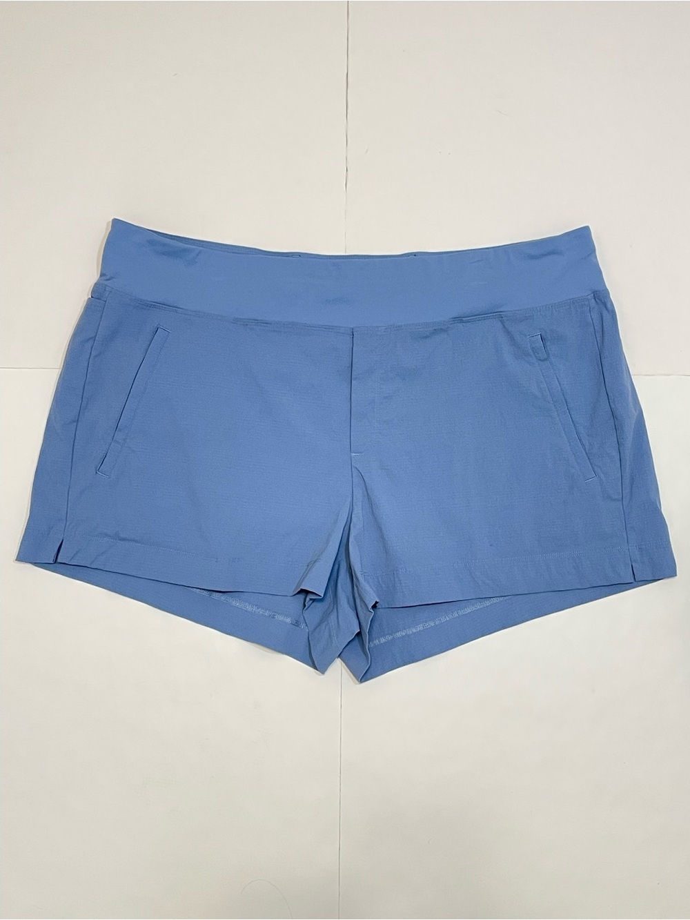 Athleta Trekkie North Shorts Light Blue Size 20